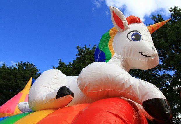 Einhorn Hüpfburg mieten leihen von Donnerstag bis Montag in Vechta