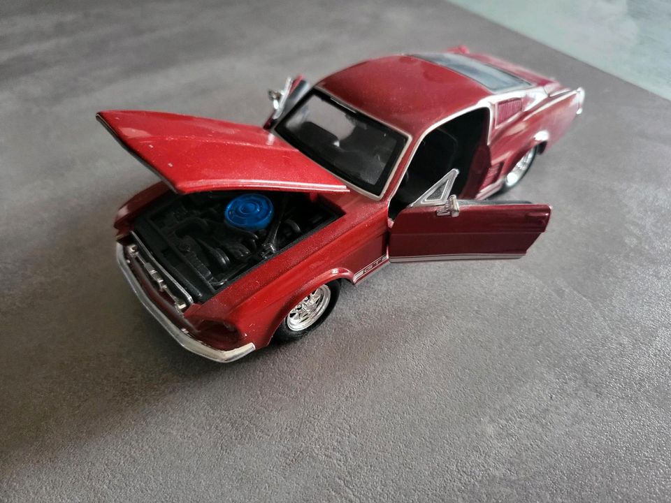 Div. Hot Wheels Maisto Burago Fahrzeug Modelle Ford Mustang VW GT in Hagen