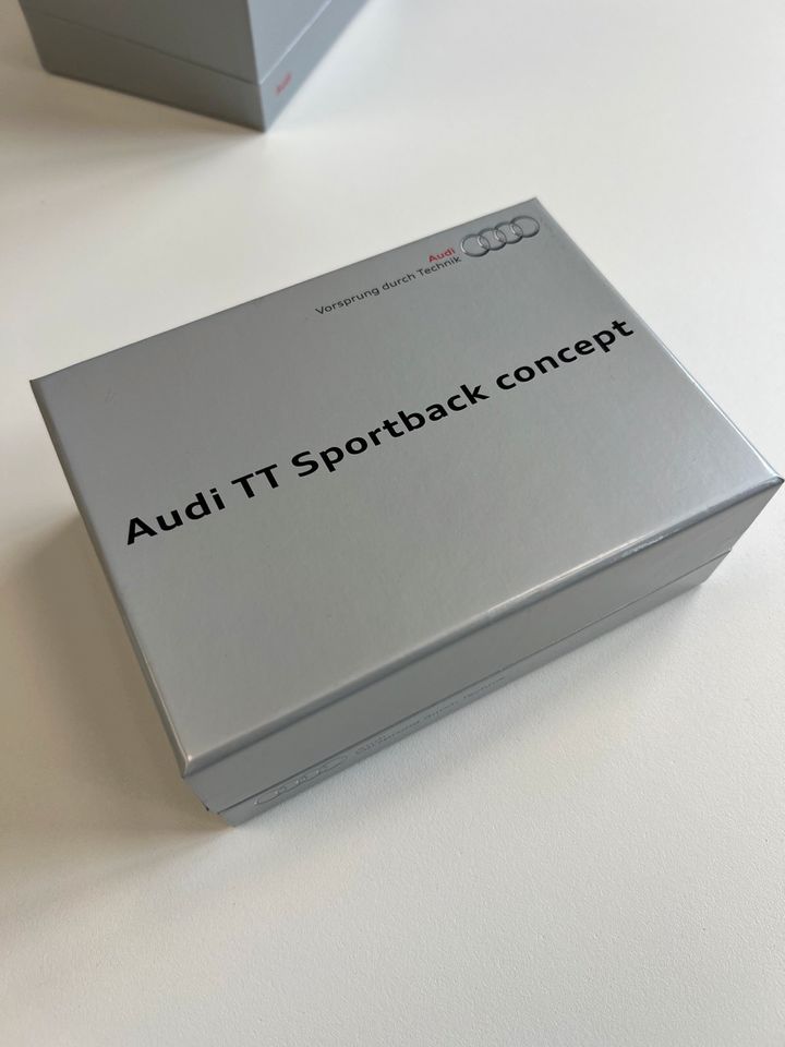 Audi TT Sportback Concept - Looksmart 1:43 in München