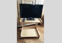 Fernseher LED 23" mit Fernsehtisch (rollbar) Schleswig-Holstein - Trittau Vorschau