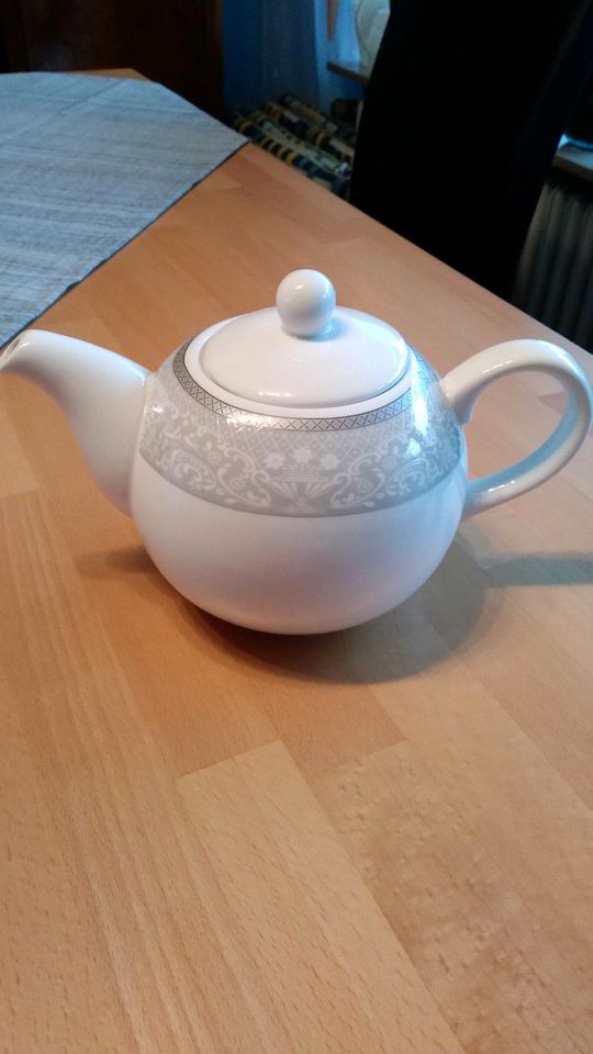 Teekanne aus Porzellan in Bad Driburg