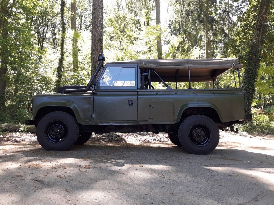 Land Rover (Defender) 110 Military soft-top LHD in Reichenwalde