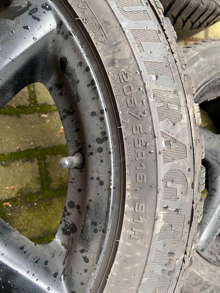 BMW 16 Zoll Felgen mit Reifen in Brüggen