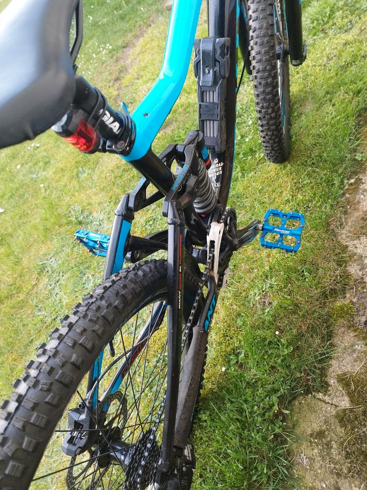 MTB Mountainbike Freeridebike Giant Fully 26 Zoll in Gablenz