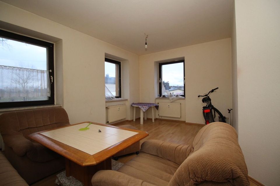 Beräumung und Renovierung möglich - Individuelle 3-Zimmer-Wohnung im Erdgeschoss zu vermieten! in Mehltheuer Vogtl