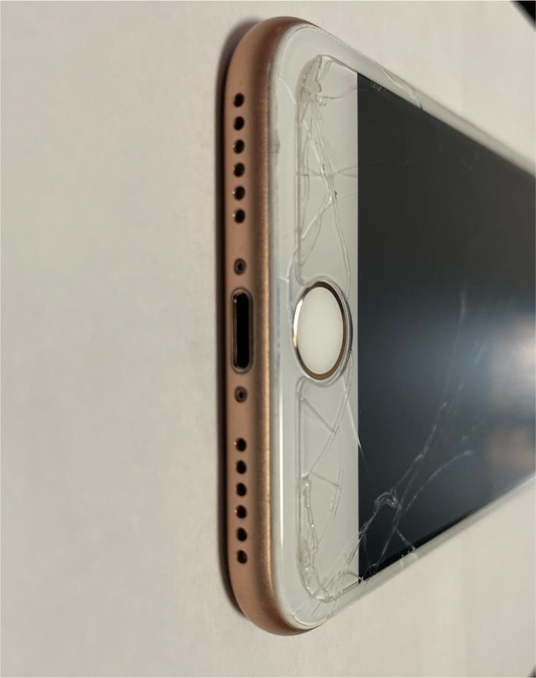 IPhone 8 Gold in Duisburg