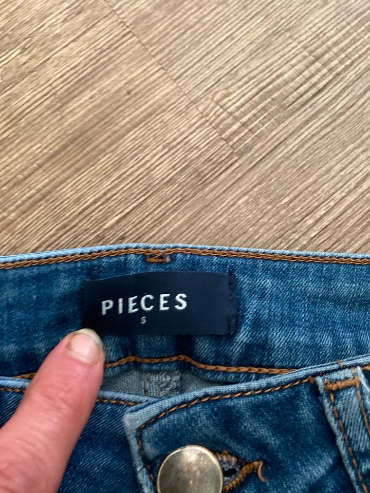 Pieces Jeans Hose Gr. S wie neu in Plattling