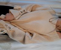 Beiger/creme dicker Pullover mit geschnürten Ärmeln Winterpulli Bayern - Oberhausen a.d. Donau Vorschau