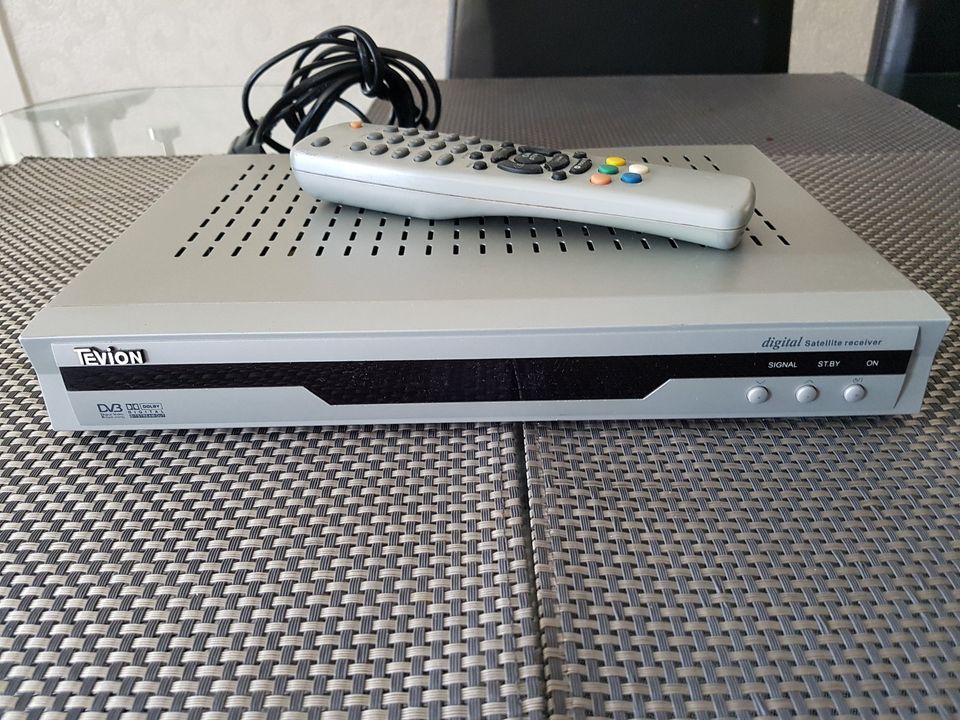 Tevion digital Satellite Receiver +80cm Satelliten Spiegel Antene in Dortmund