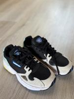 Adidas Turnschuhe (Größe 38) Nordrhein-Westfalen - Lennestadt Vorschau