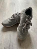 Esprit sneaker Schuhe Gr.39 in grau  super Zustand Nordrhein-Westfalen - Leopoldshöhe Vorschau