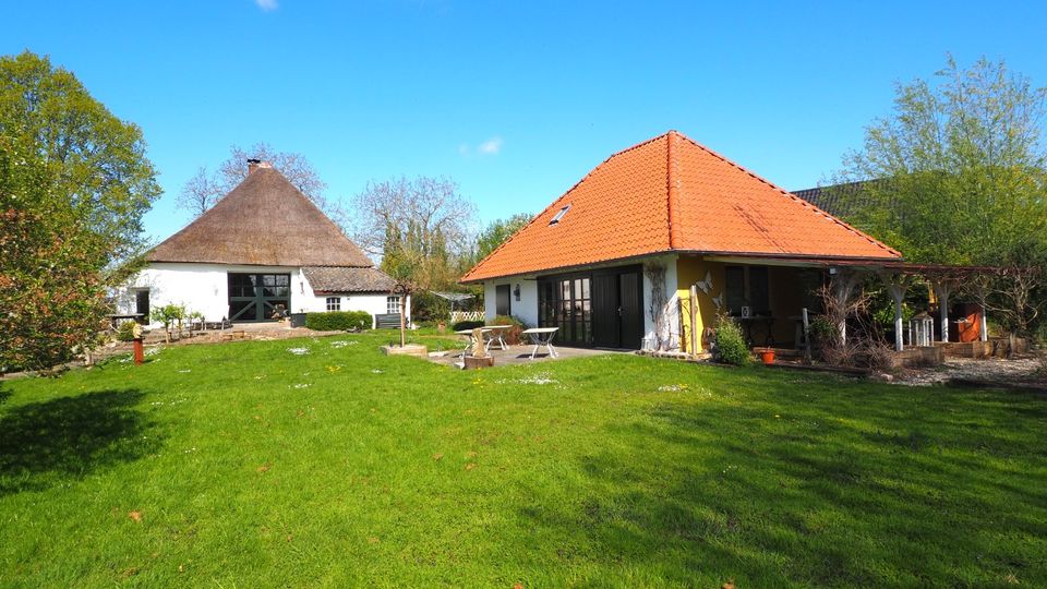 Charmante reetgedeckte Kate mit wunderschönem Grundstück am Rande des Dorfes !! in Kranenburg