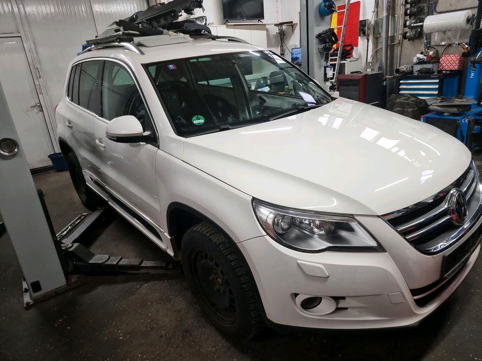 Vw tiguan 5n 2 0 tsi benziner Für Ersatzteile in Aachen