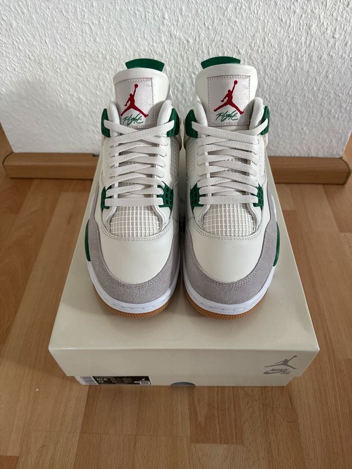 Air Jordan 4 Retro SB Pine Green in Mainz