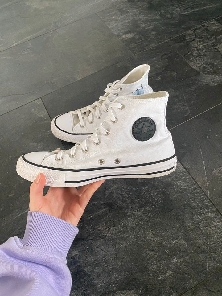 Weiße Converse Schuhe in Pforzheim