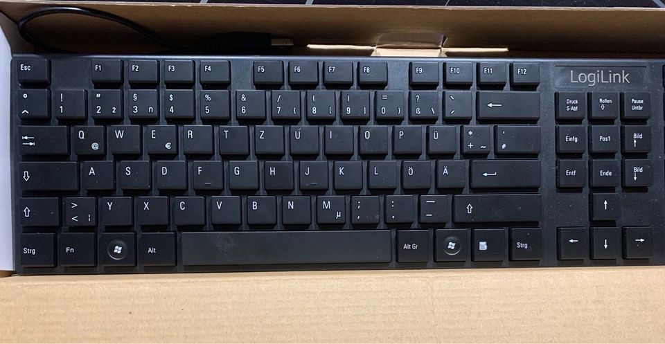 Logitech istyle Tastatur neu Slim Design in Staufenberg