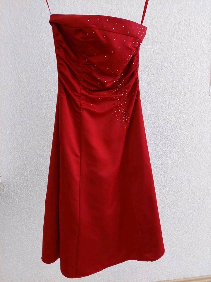 Rotes Abendkleid 32 Kleid Satin Abiball Konfirmation Jugendweihe in Berlin