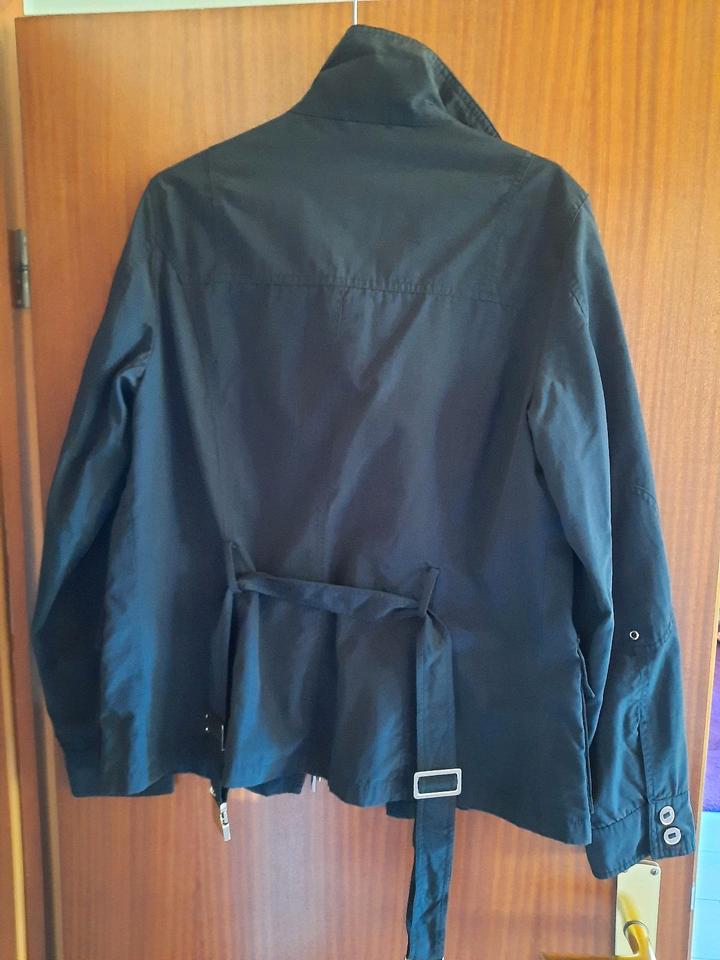 Schwarze Sommerjacke / dünne Jacke Gr. XL / 42 wasserabweisend in Preetz
