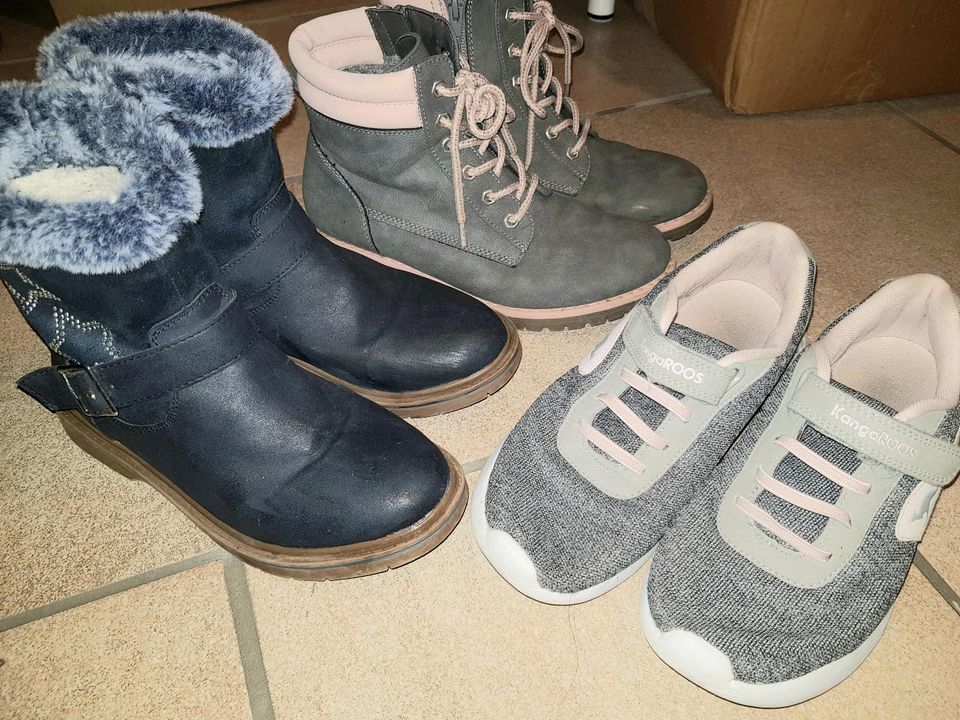 Stiefel Stiefeletten Turnschuhe Größe 34 und 35 in Delligsen