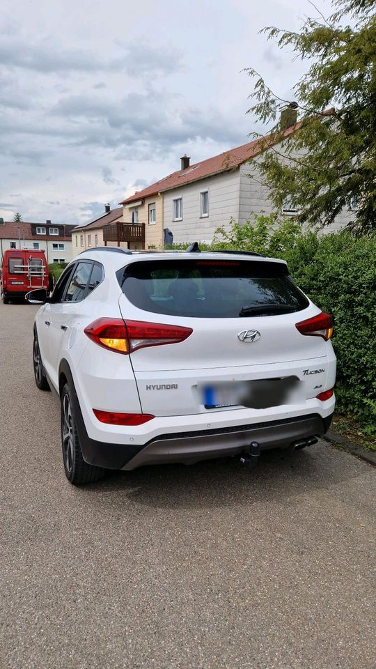 Hyundai Tucson SUV 4x4 2016 HU NEU in Trossingen