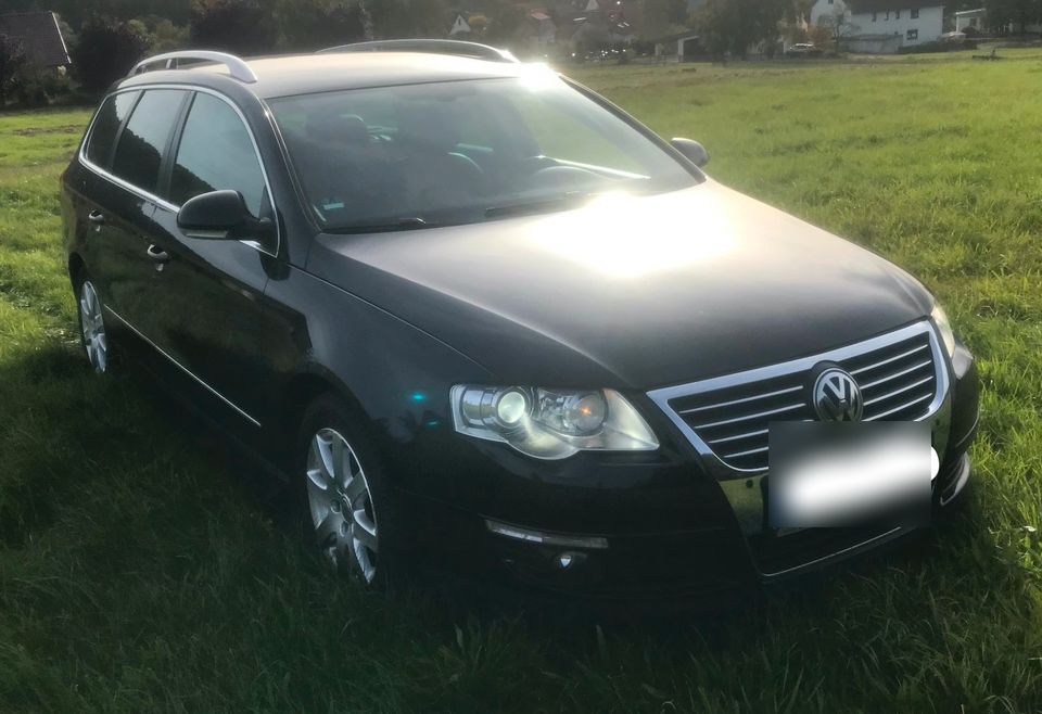 VW Passat Variant 3C B6 2.0 TDI DSG + Zahnriemen + HU TÜV neu in Rauschenberg