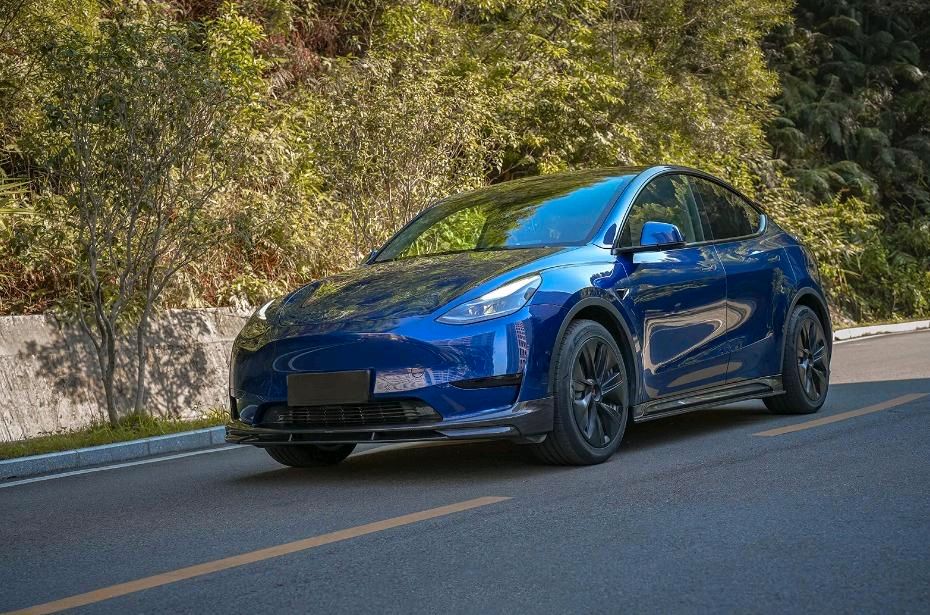 Tesla Model Y Carbon Bodykit in Ludwigsburg