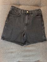 COS kurze Jeans kurze Hose Schwarz Größe 24 München - Laim Vorschau