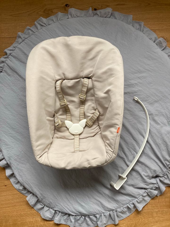 Stokke Tripp Trapp Newborn Set mit Spielzeughalter in Langenselbold