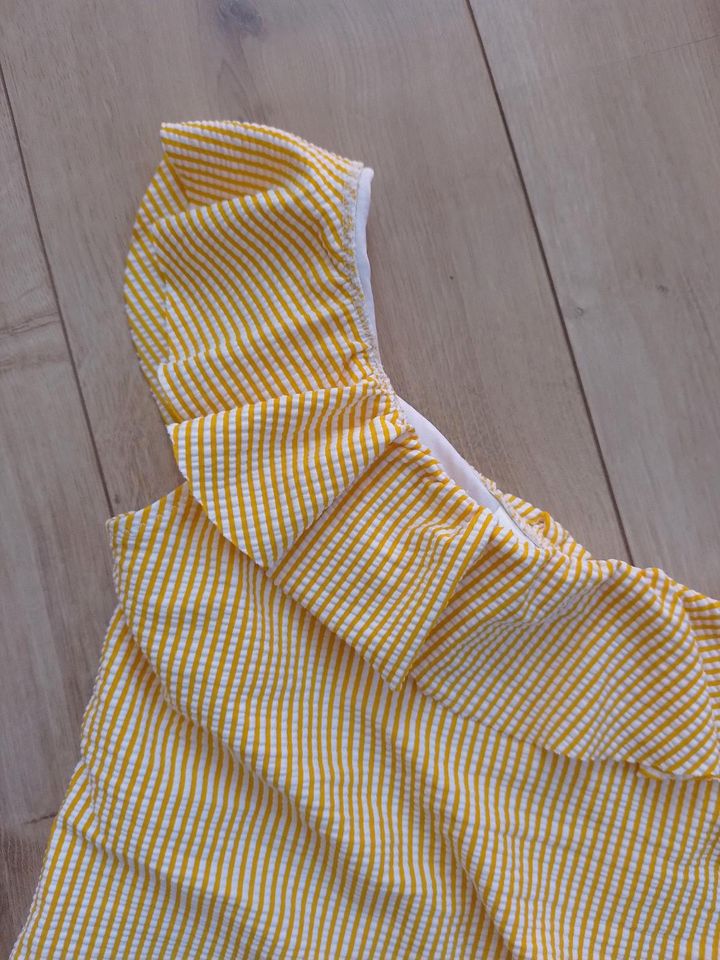 Toller Badeanzug gelb-weiss gestreift mit Volants von H&M Gr. 146 in Limbach-Oberfrohna