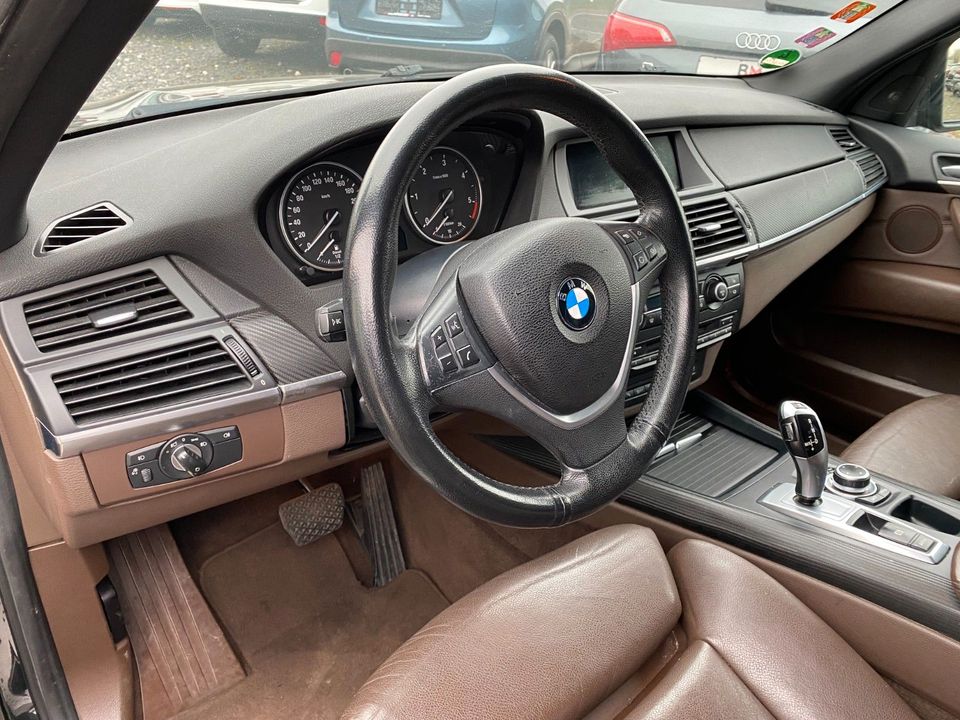 BMW X5 xDrive30d*SPORT-PAKET*LEDER*NAVI*PDC*MFL* in Bergheim