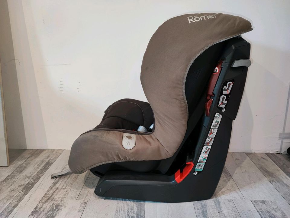 Römer Kindersitz Auto Ausrüstung Ausstattung Baby Kinder Autositz in Duingen