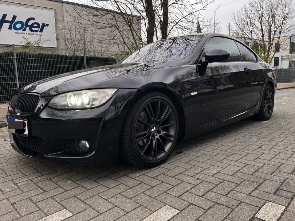 BMW E92 320i Coupé in Duisburg