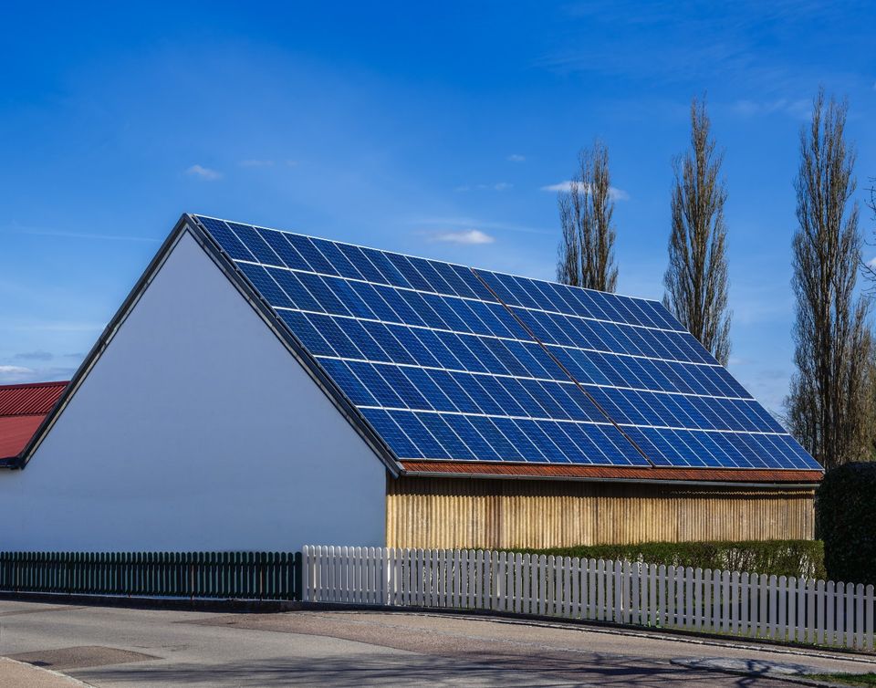 150 kWp PV-Dachanlage: jetzt einzelne Wechselrichter erwerben in Dachau