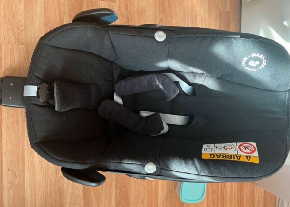 Maxi Cosi Babyschale mit passender Isofix Station in Gelsenkirchen