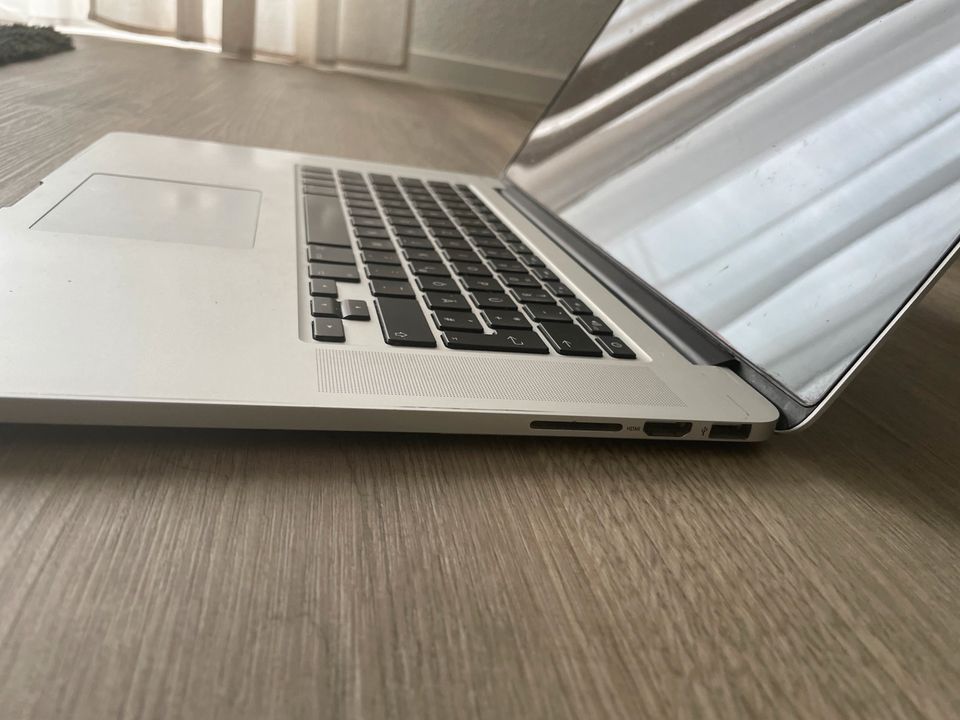 Apple MacBook Pro  15 Zoll in Leipzig