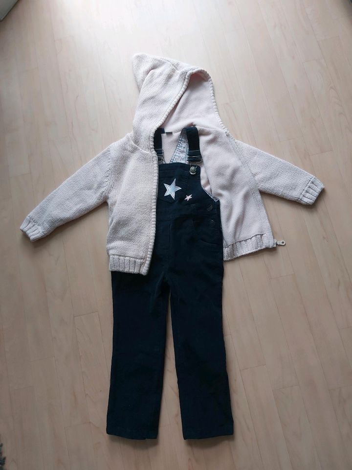 Strickjacke Hoodie Latzhose Cordhose Mädchen 86/92 Kleinkinder in Herzogtum  Lauenburg - Schwarzenbek | Babykleidung Größe 86 kaufen | eBay  Kleinanzeigen ist jetzt Kleinanzeigen