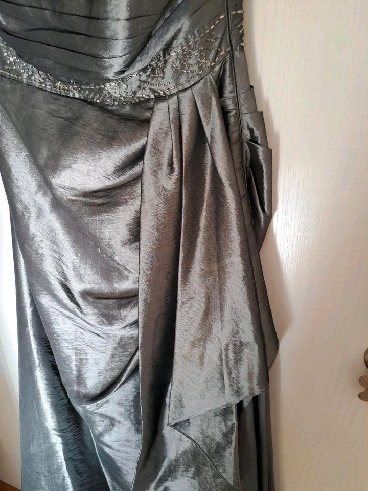 Ballkleid Silber Zero Gr. 40 in Freiburg im Breisgau