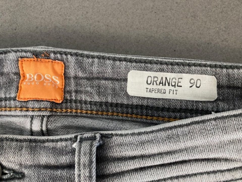 BOSS Orange Herren Jeans in verwaschenem grau im destroyed Look in Rösrath