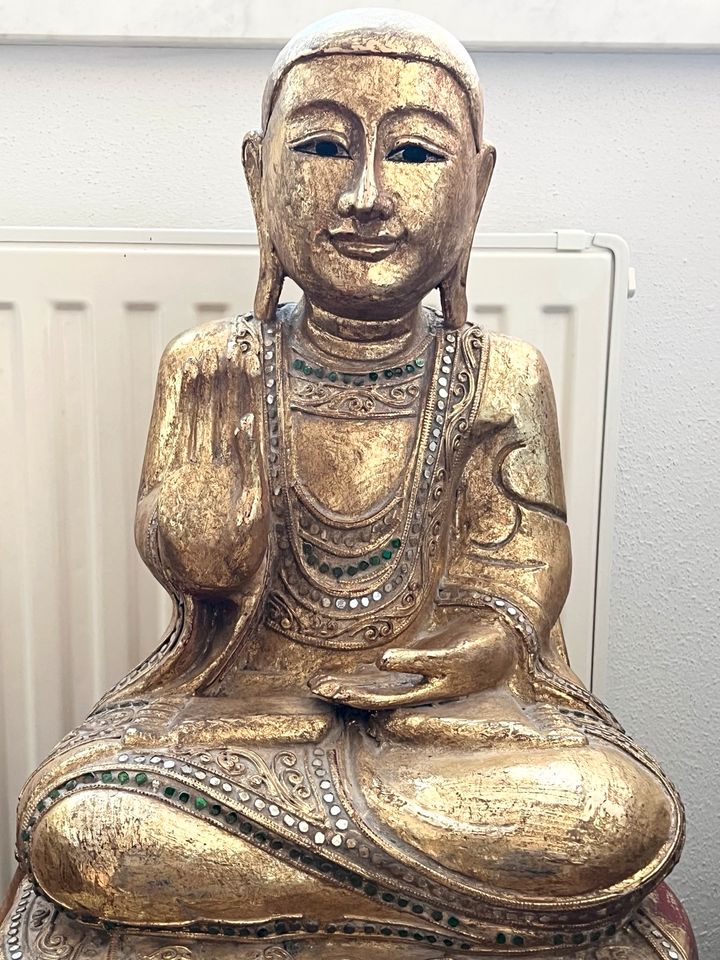 Wunderschöner Holzbuddha mit Blattgold aus Thailand. 46cm in Neufahrn