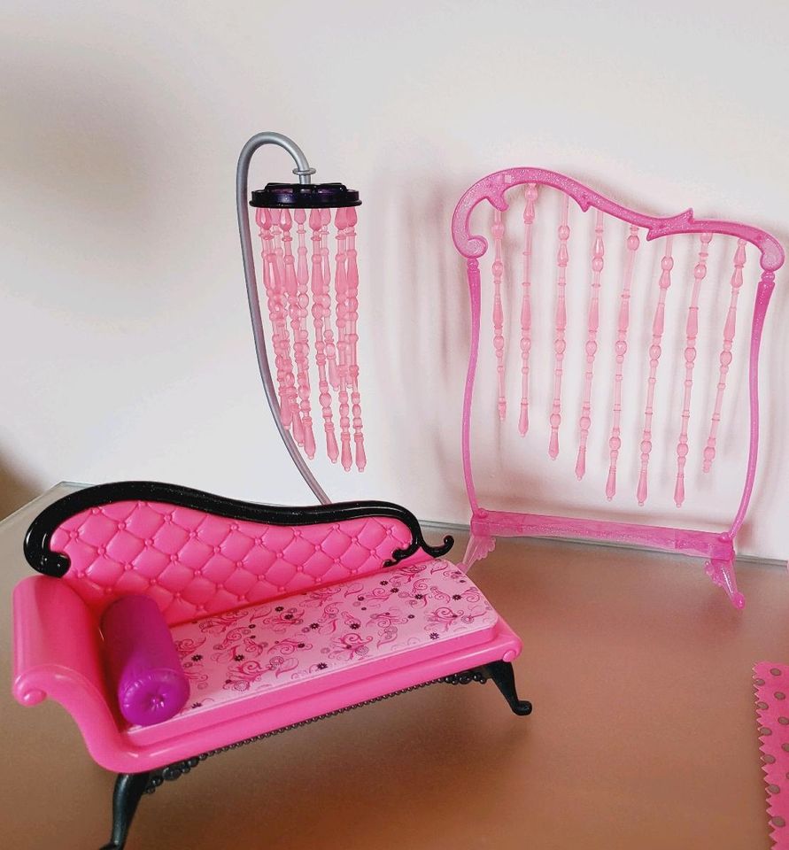 Barbie Möbel/Zubehör/Schlafzimmer/Wohnzimmer in Schwaigern