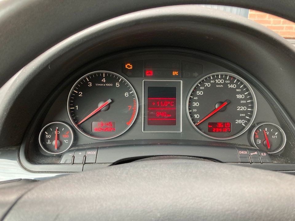 Audi A4 B6 Avant 1.6 in Dalum