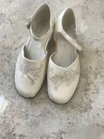 Festliche Ballerinas Schuhe elegant weiß Absatz Gr. 32 Thüringen - Erfurt Vorschau