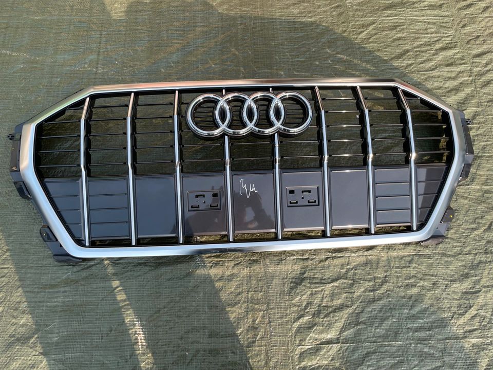 Original Audi Q3 Kühlergrill, 83A853651, Chrom, Front, Grill in Eschenburg