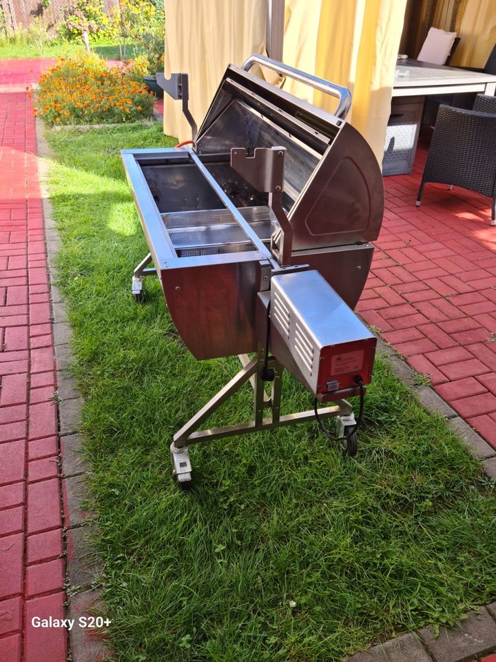 Grill auf Gas mit Elektromotor in Berlin