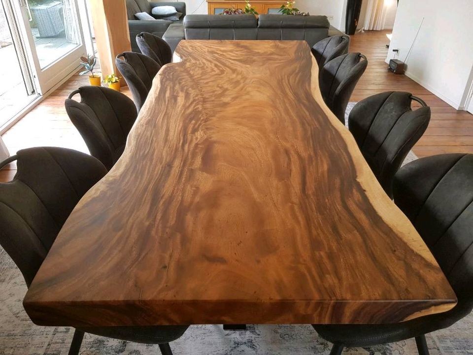 Suar Tisch Baumstammtisch massiv Holz aus einem Stück in Uedem