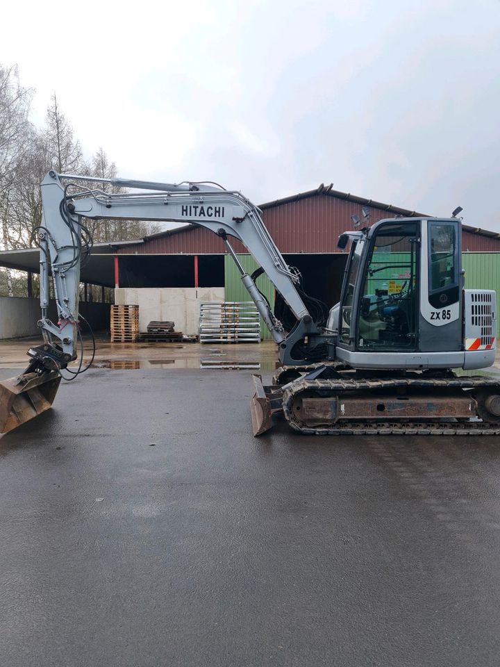 Hitachi Minibagger 8500 kg Gesamtgewicht in Feldatal