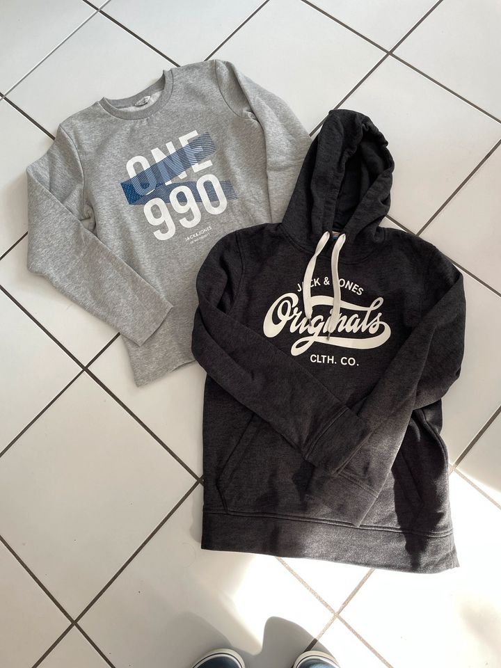 Jack & Jones Hoodie und Sweatshirt in Wiehl