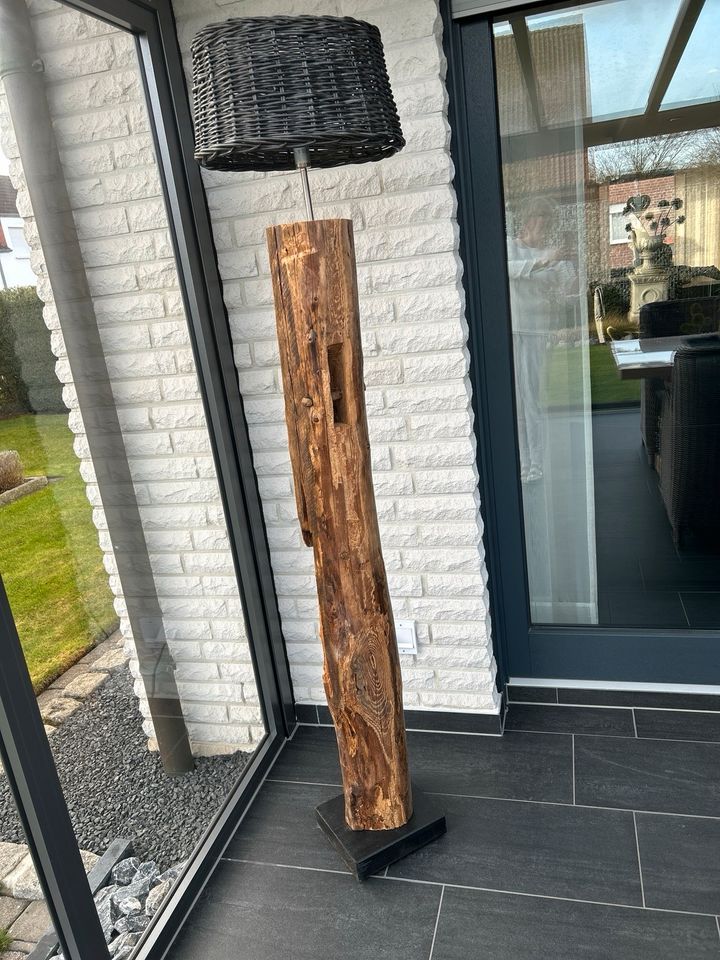 Stehlampe Leuchte Holz massiv Fachwerbalken Landhaus in Ahaus