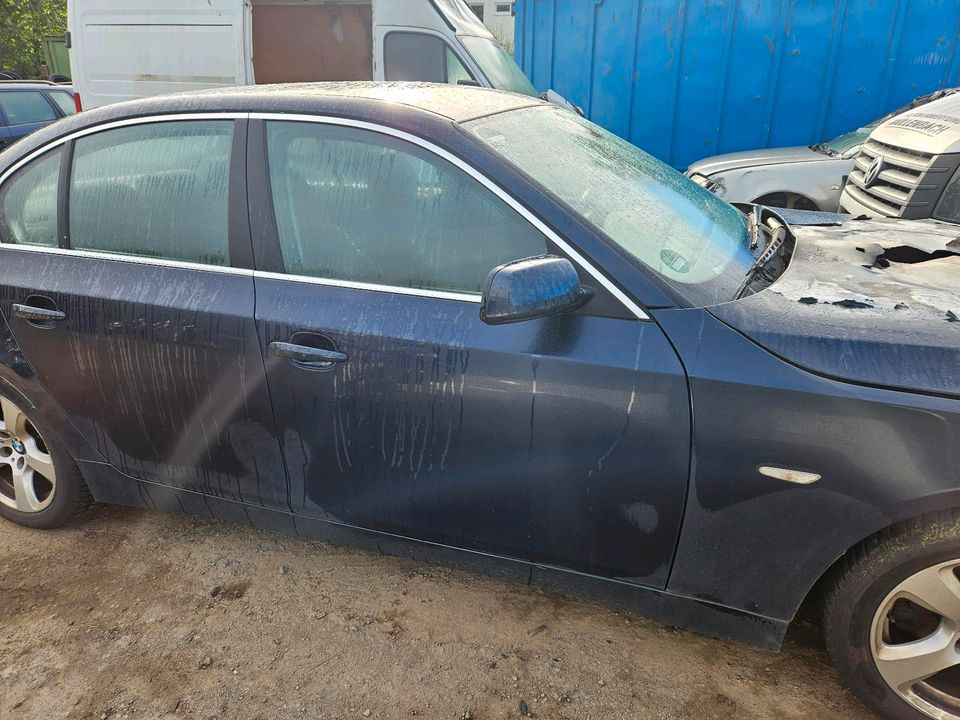 BMW 5er E60 Benzin 5-Türige Blau Tür vorne rechts in Müllenbach (bei Adenau)