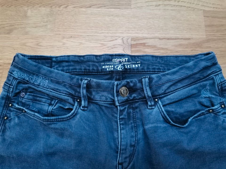 Jeans von ESPRIT, Grösse 28/32, medium rise, skinny, schwarz in Rottenbuch